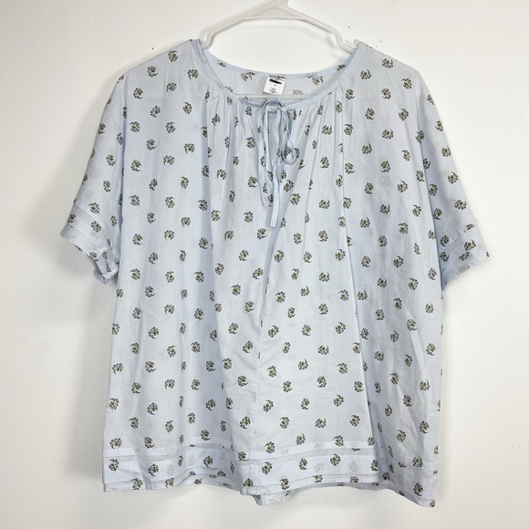 NEW Melrose & Market Blouse Womens Medium Blue Floral Short Sleeve Top NWOT - Picture 1 of 9